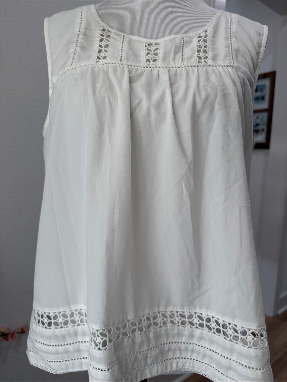Gianni Bini White/ivory Sleeveless Crochet-Trim Camisole